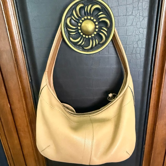 Authentic 100% leather Coach purse and matching coin purse - Picture 2 of 12